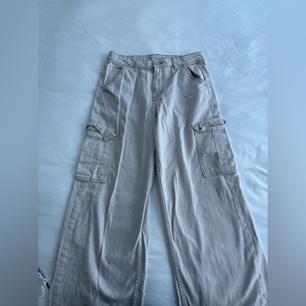 H&M Tan Cargo Pants with Relaxed Fit and Durable Fabric